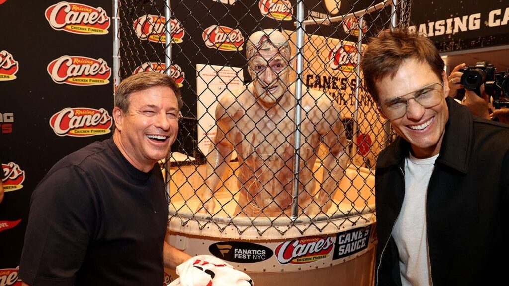 Tom Brady dunks Rob Gronkowski in Raising Cane’s sauce at Fanatics Fest