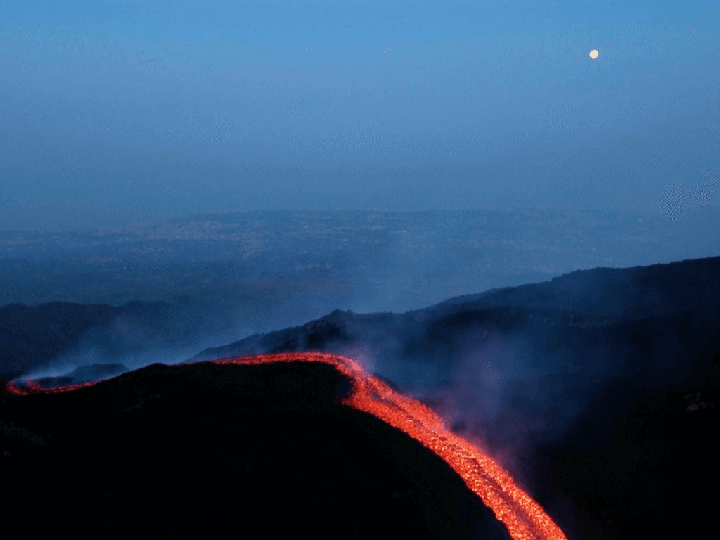 Orange lava flows stream from Mount Etna | News