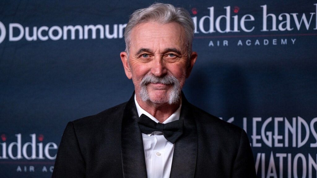 Aaron Tippin to honor Charlie Daniels with hologram at Fort Campbell