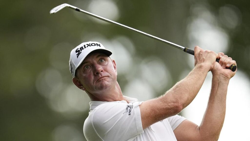 Glover holds two-shot lead at Isco Championship