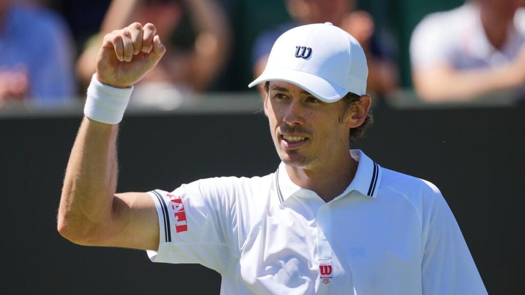 Demon dashes to victory as Wimbledon heats up