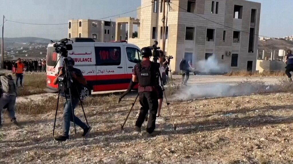 Israeli forces tear gas journalists reporting Nablus shootout | Newsfeed