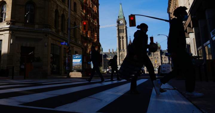 Federal employees now working four days a week seeing less office space – National