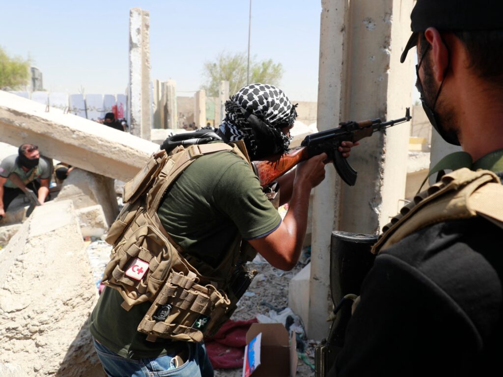 Iraq faces crisis as Shia armed groups defy disarmament | Conflict News