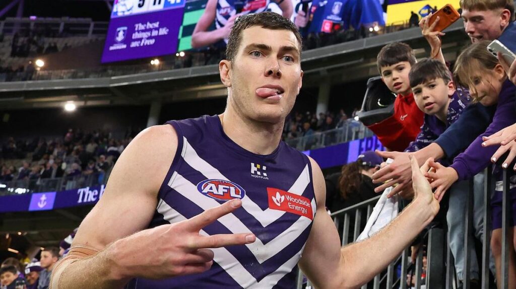AFL great Luke Hodge issues warning to Fremantle big man Mason Cox over flopping