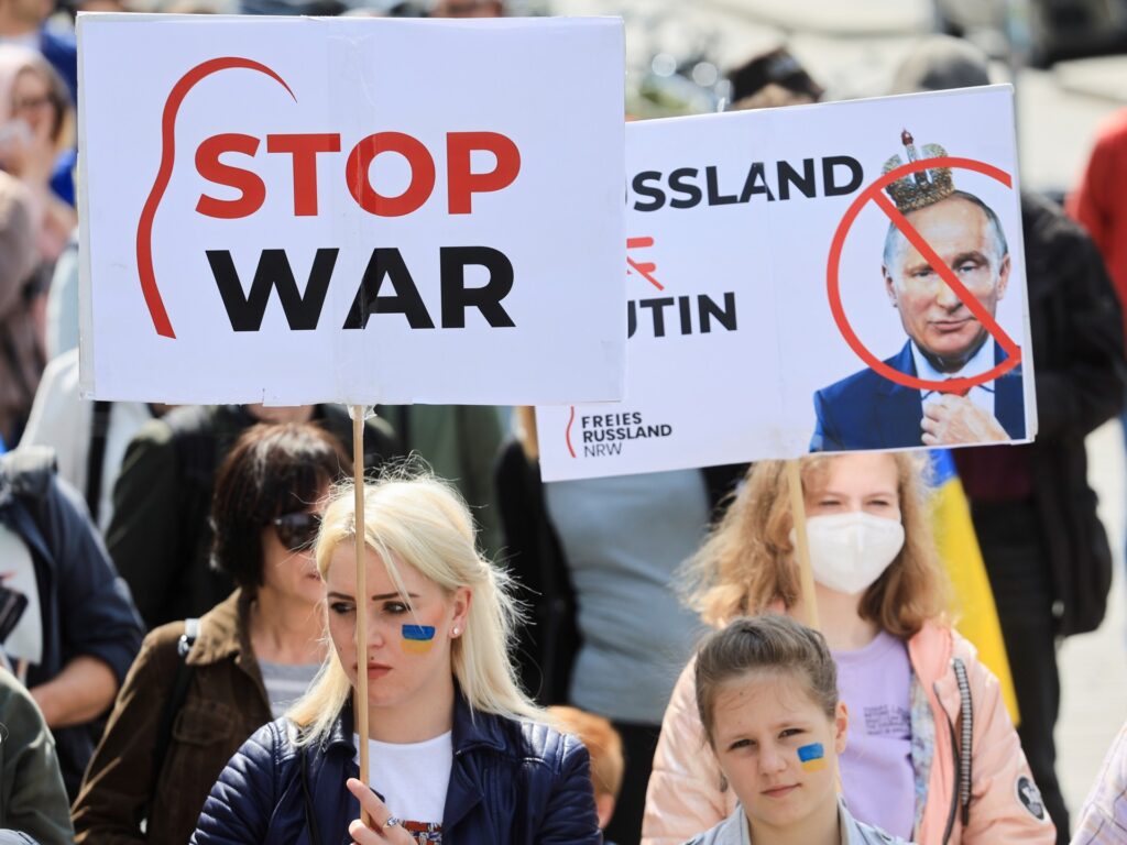 How Russian dissidents are being punished by both Russia and Europe | Russia-Ukraine war