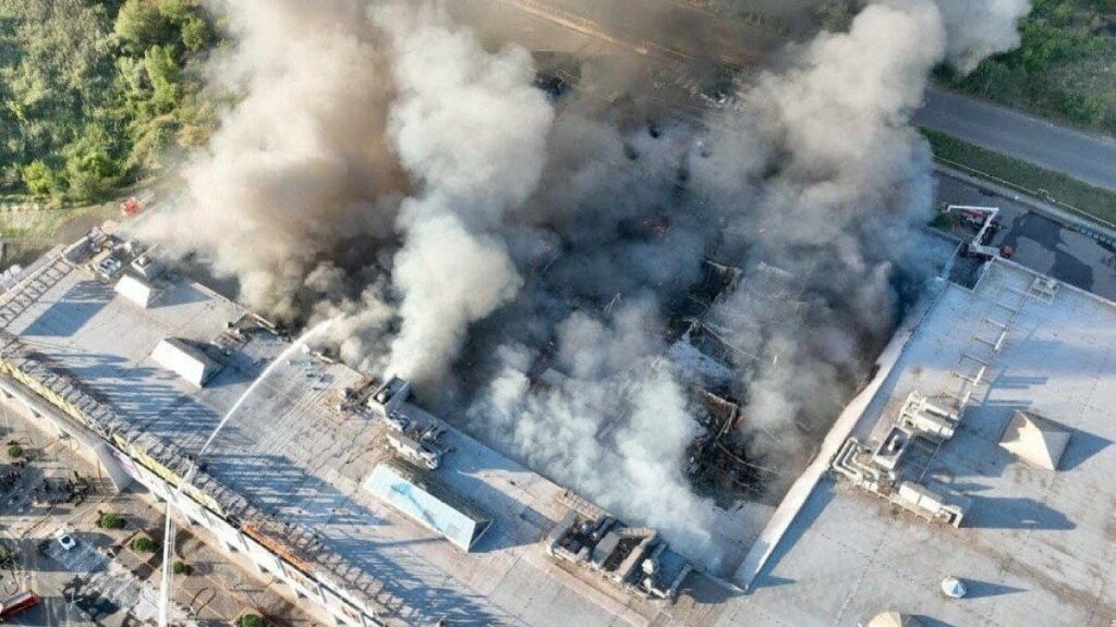 Several killed in Russia’s ‘double-tap’ drone strike on Ukraine mall | Conflict News