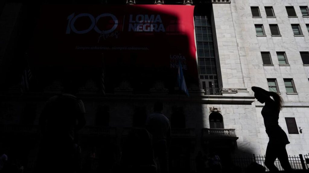 Wall St up after tech sell-off as yields retreat