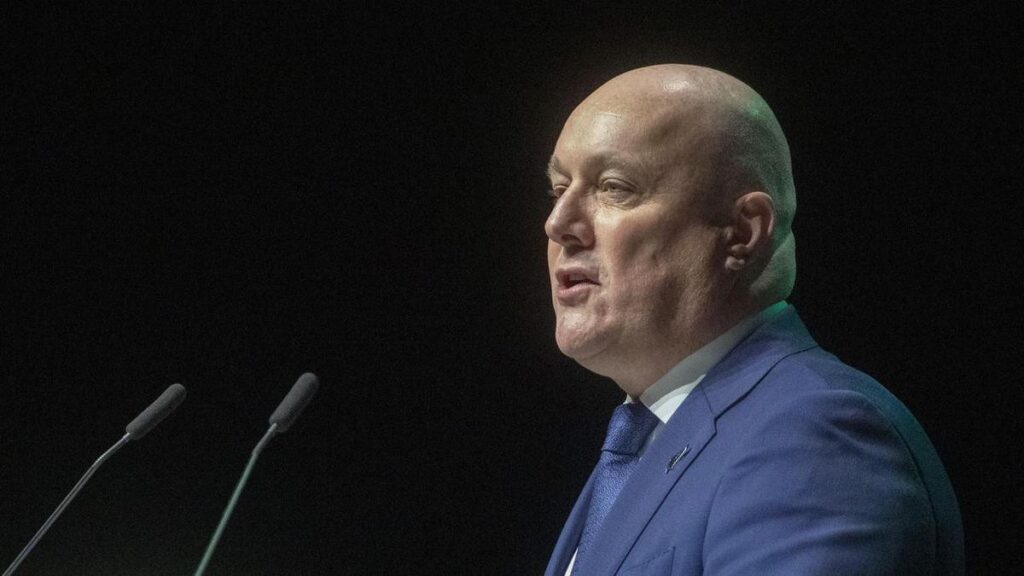 NZ's ruling coalition holds razor-thin majority in poll