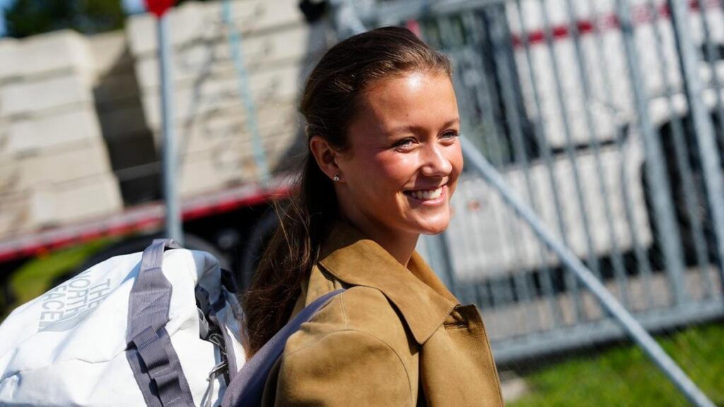 Queen Mary's daughter begins Danish military service