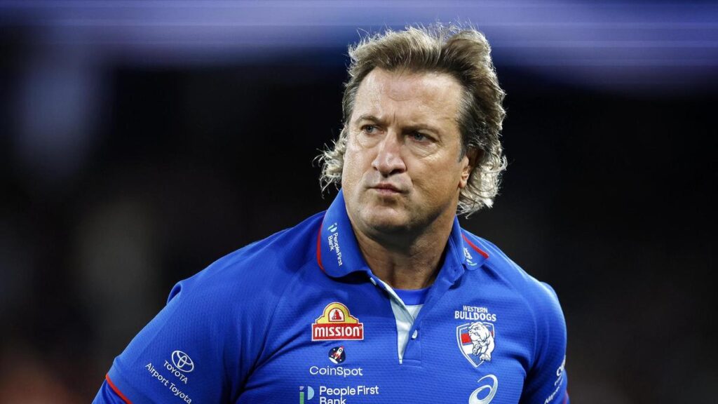 Western Bulldogs coach Luke Beveridge sent menacing letter demanding $100k, court told