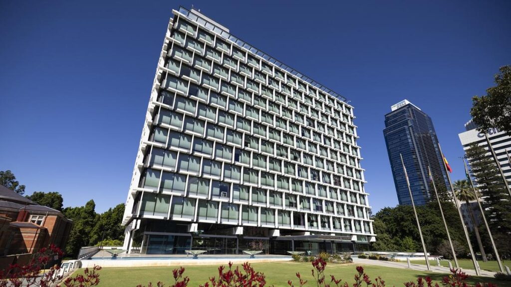 Safety fears blamed for Perth council members skipping meetings to address dysfunction