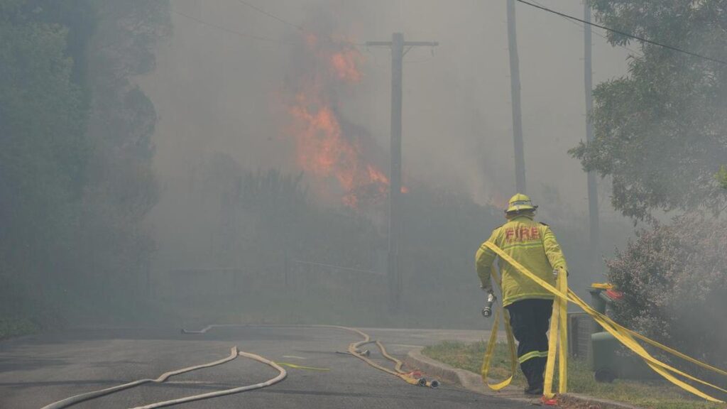 Outback township residents on bushfire alert