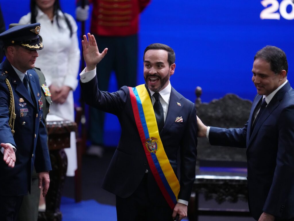 De la Espriella sworn in as Colombia’s leader, vows armed group crackdown | Politics News