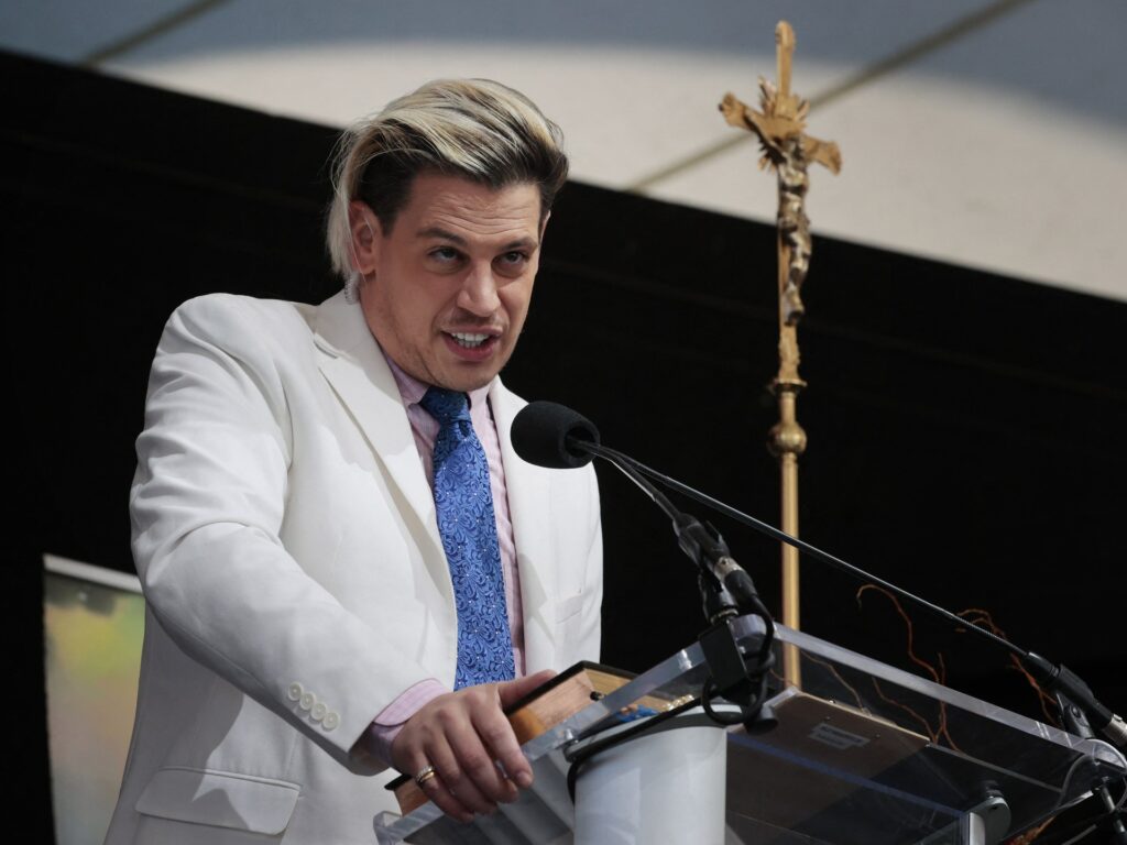 US says far-right provocateur Milo Yiannopoulos has been deported to UK | Migration News