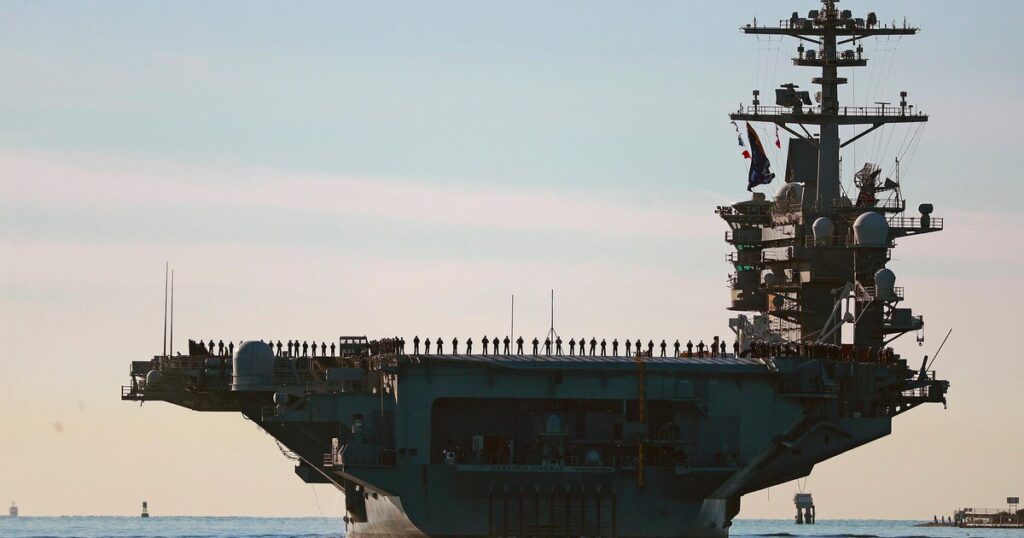 CENTCOM commander tries to assuage concerns about USS Abraham Lincoln with visit to carrier