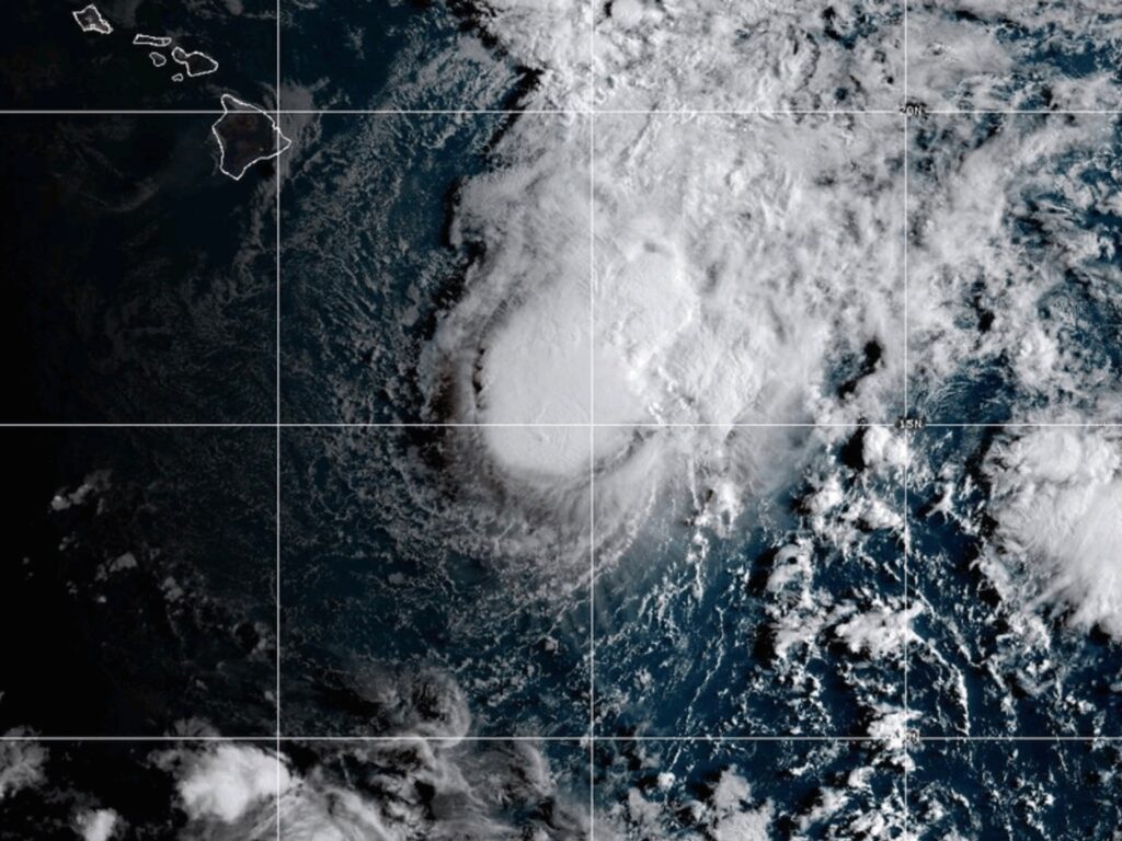 Tropical Storm Moke advances towards Hawaii with heavy rain, strong winds | Weather News
