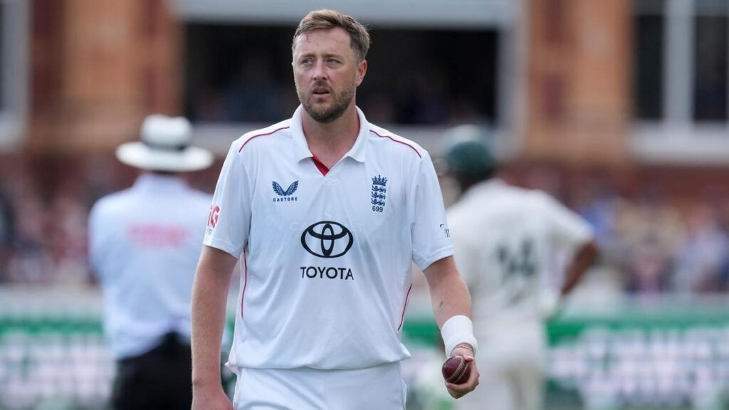 England in control at Lord's after Pakistan crumble