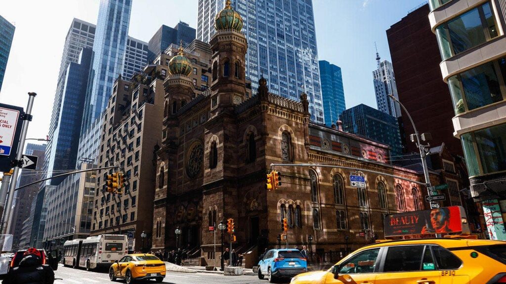 Bronx man faces federal hate crimes charges in Manhattan synagogue attack