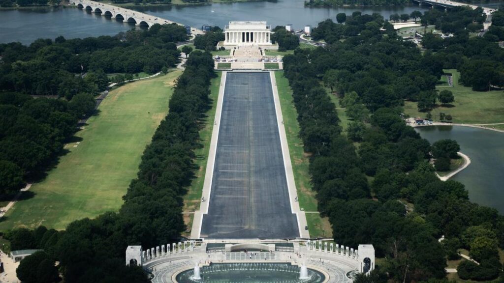 Flawed work caused US Reflecting Pool peel, not vandals