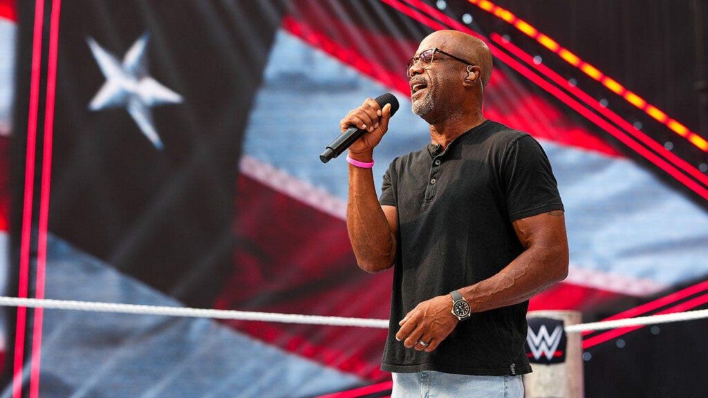 WWE SummerSlam: Darius Rucker sings the national anthem before the PLE