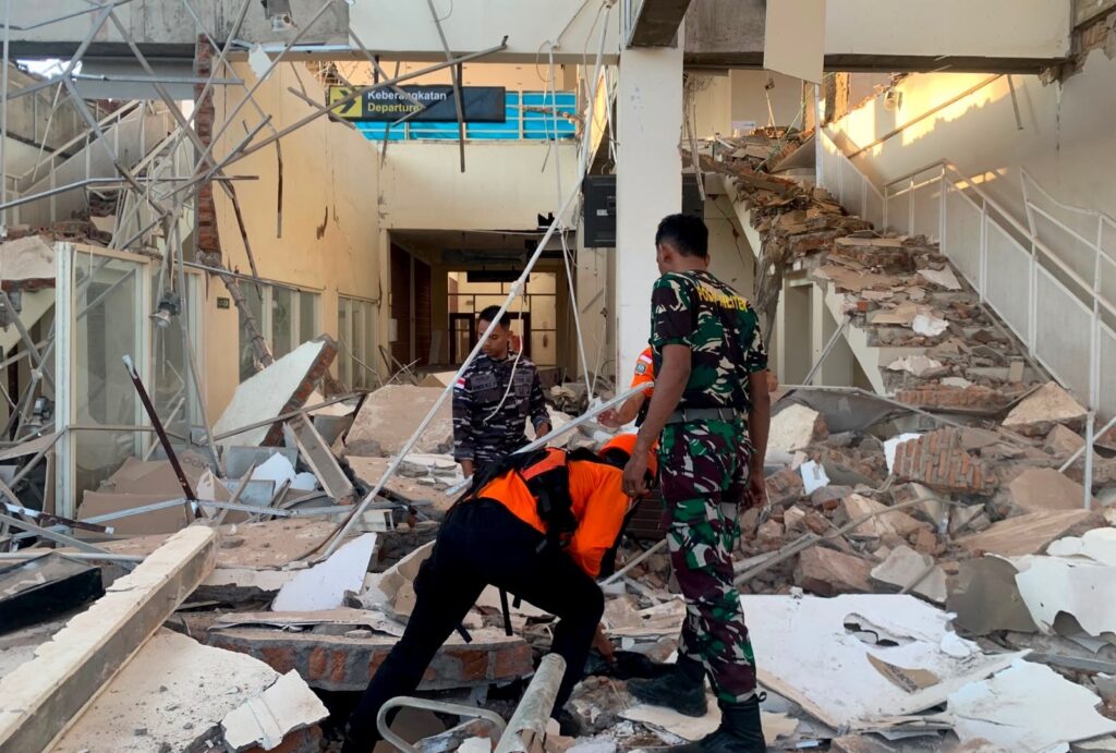 Indonesia’s magnitude 7.7 quake kills at least 51, displaces thousands | Earthquakes News