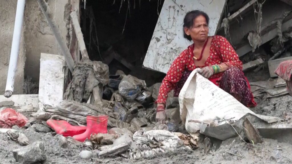 People return to their flood-ravaged homes in Nepal | Newsfeed