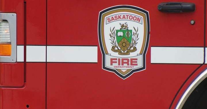 1 dead after vehicle hits Saskatoon overpass, bursts into flames: police – Saskatoon