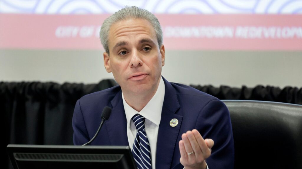 Scott Singer leans in against Dems’ ‘anti-Israel wing’ to flip a House seat
