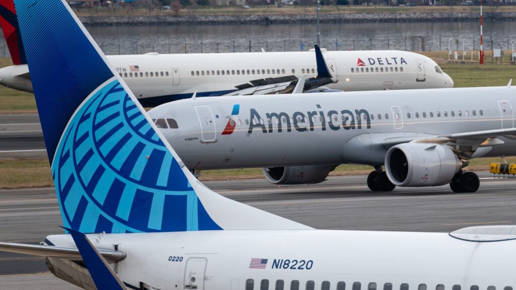 Airlines waive flight-change fees ahead of nor’easter