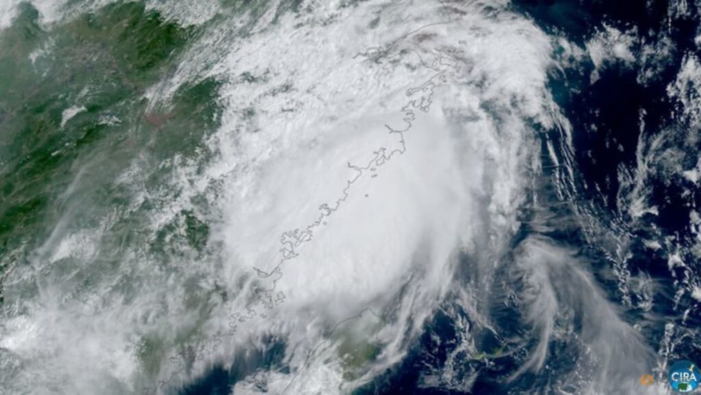 Schools, ferry routes suspended as Typhoon Saudel lashes east China