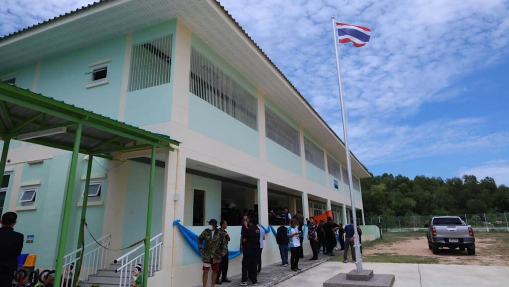 Policeman kills teacher wife at Thai school, kids safe: Officials