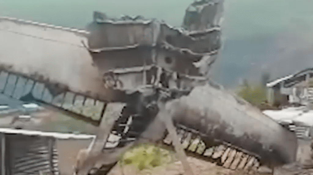 Plane carrying DR Congo military delegation crashes | Newsfeed