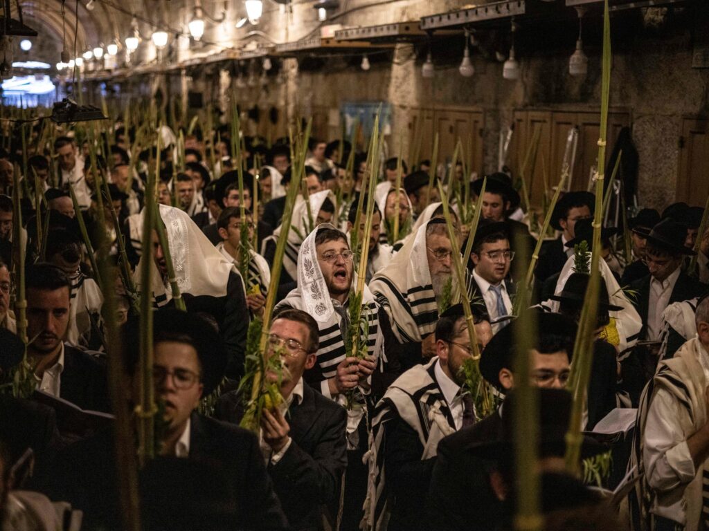 Hundreds of Israelis storm Al-Aqsa Mosque compound | Al-Aqsa Mosque News