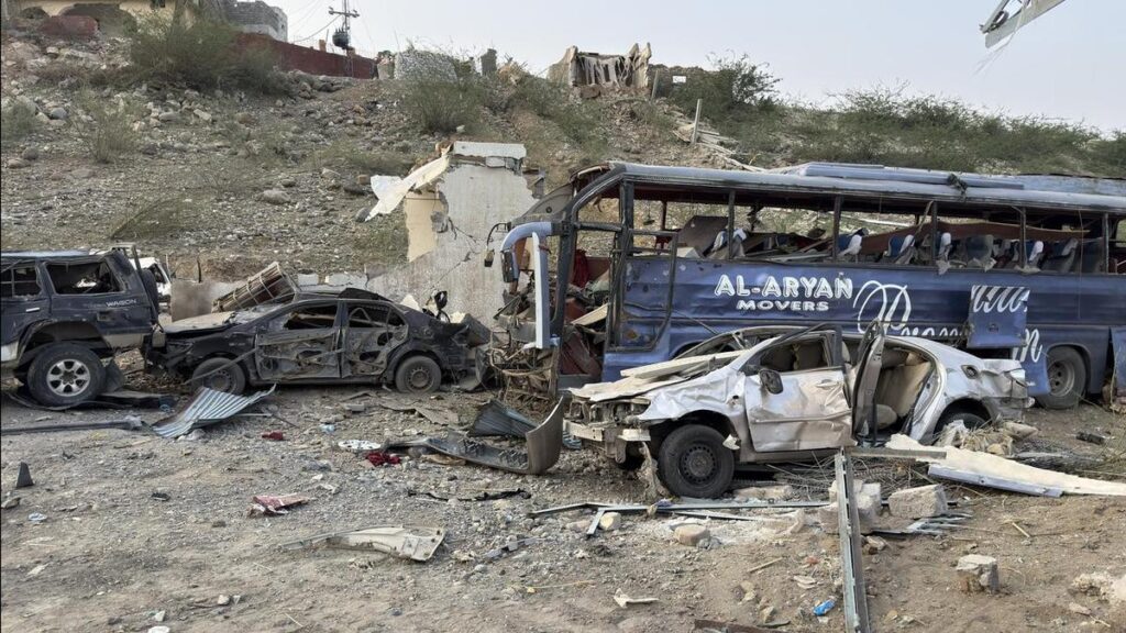 Afghan claims 28 killed, 32 captured at Pakistan border