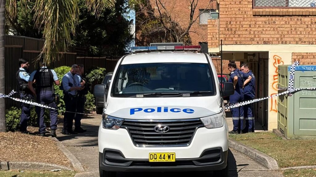 Man, 30s, shot at Sydney unit block in broad daylight