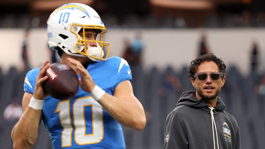 Ex-NFL star believes Mike McDaniel’s ‘best decision of his career’ was joining Chargers with Justin Herbert