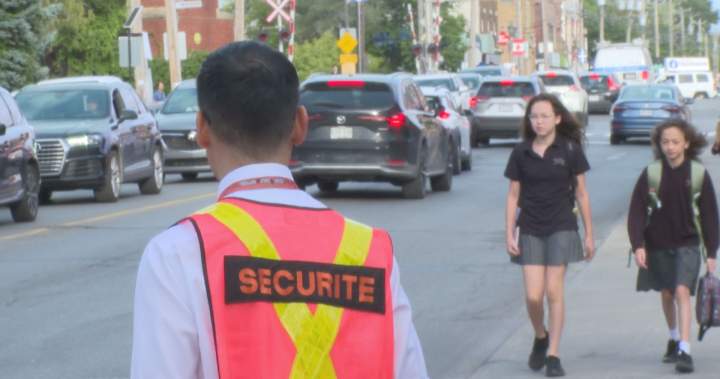 Montreal West parents want crossing guard back at troubled intersection near school – Montreal