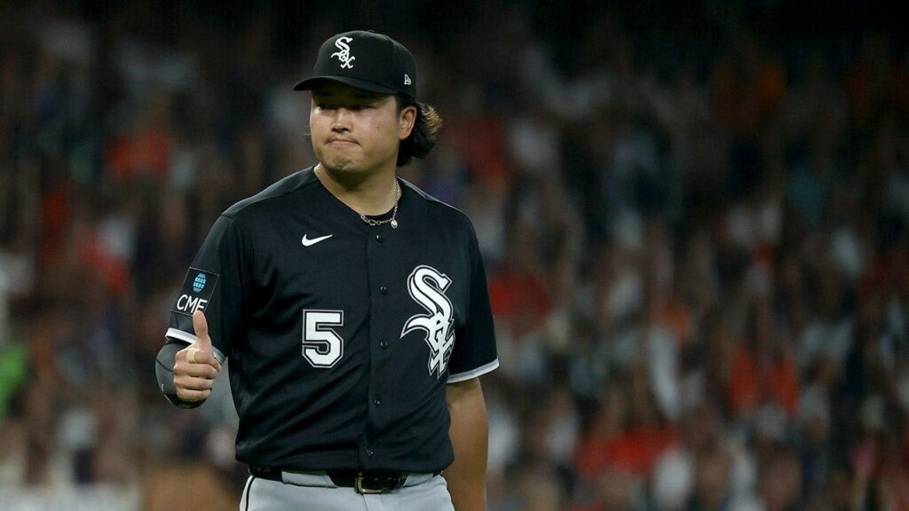 White Sox look to close out Houston Astros in two games after dominant playoff opener