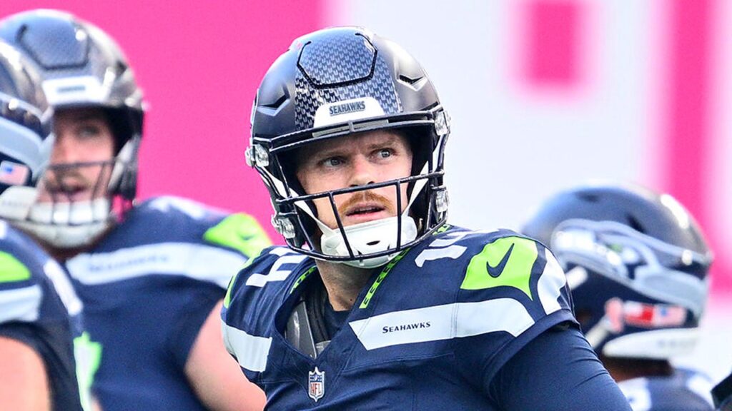 Seahawks QB Sam Darnold suffers hip injury, ruled out just five snaps into NFL season