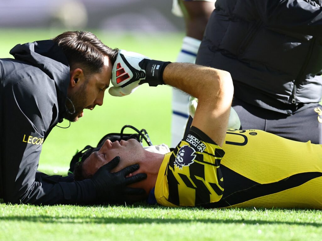 Chelsea’s injury-hit Emi Martinez will return to action ‘in a few weeks’ | Football