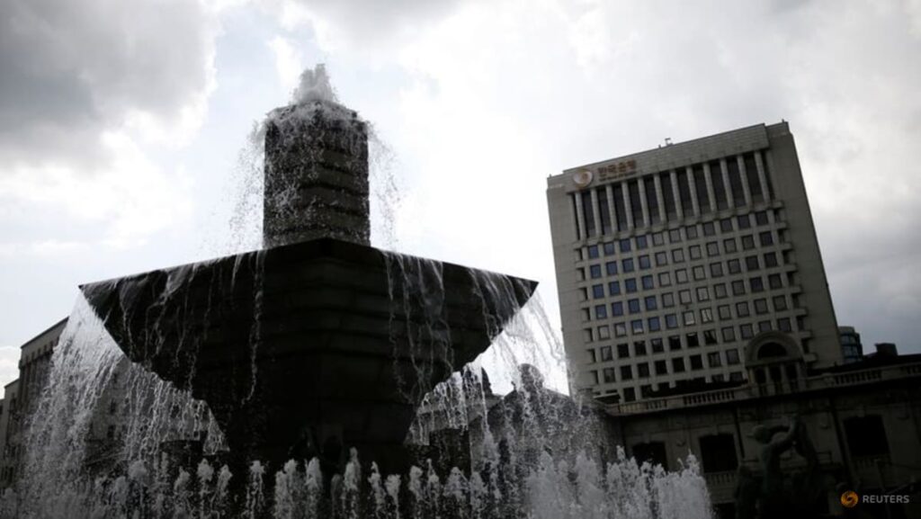 Bank of Korea holds rates after back-to-back hikes