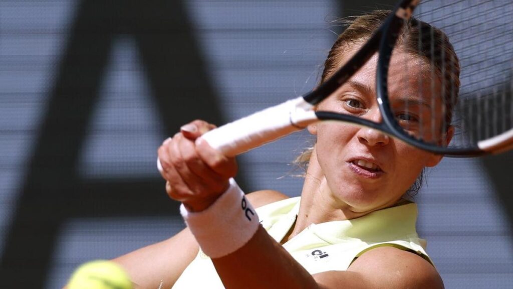 Poles apart: Swiatek downed by compatriot in Wuhan