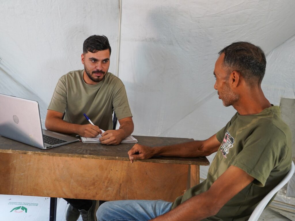 When streets become a workplace: Gaza workers convert tents into offices | Gaza