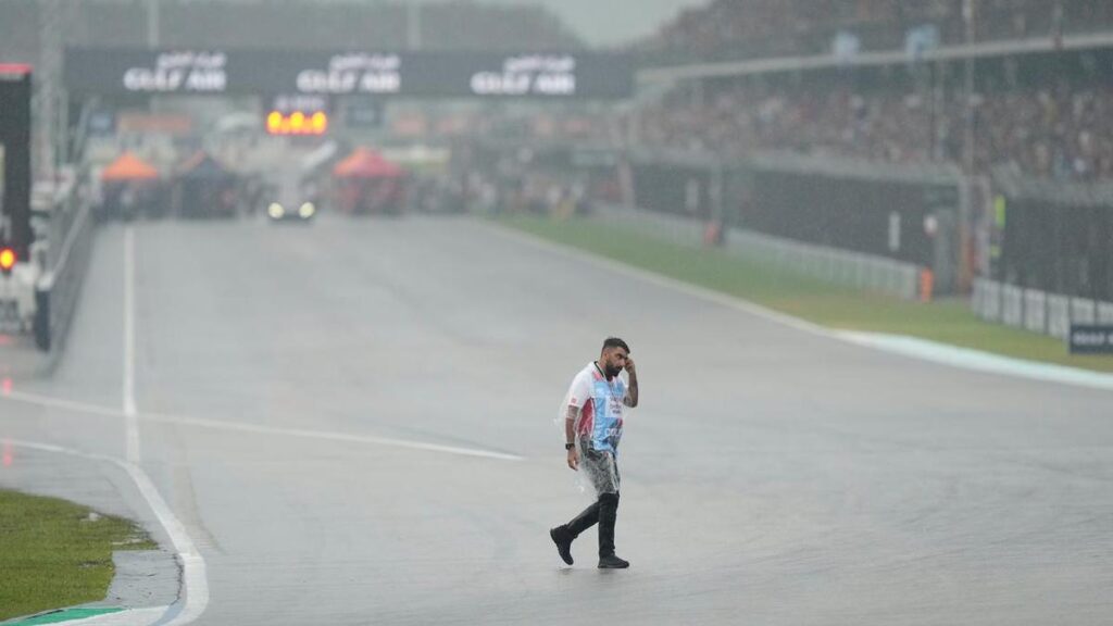 FIA to review Bahrain GP chaos after cars fail in wet