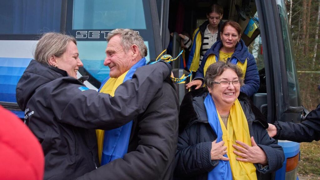 Oleshky evacuees reach Ukraine after ceasefire