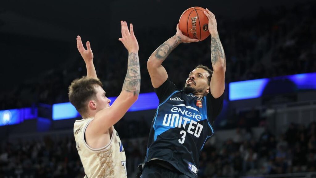 Cairns cause major upset on road in Melbourne