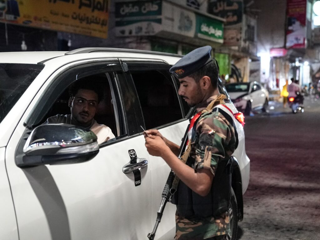 Iran war live: Fighting intensifies in Yemen, hundreds killed or injured