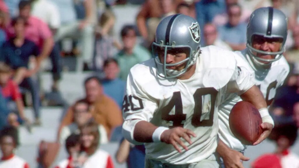 Raiders mourn Super Bowl champion Pete Banaszak, key figure in iconic ‘Holy Roller’ play