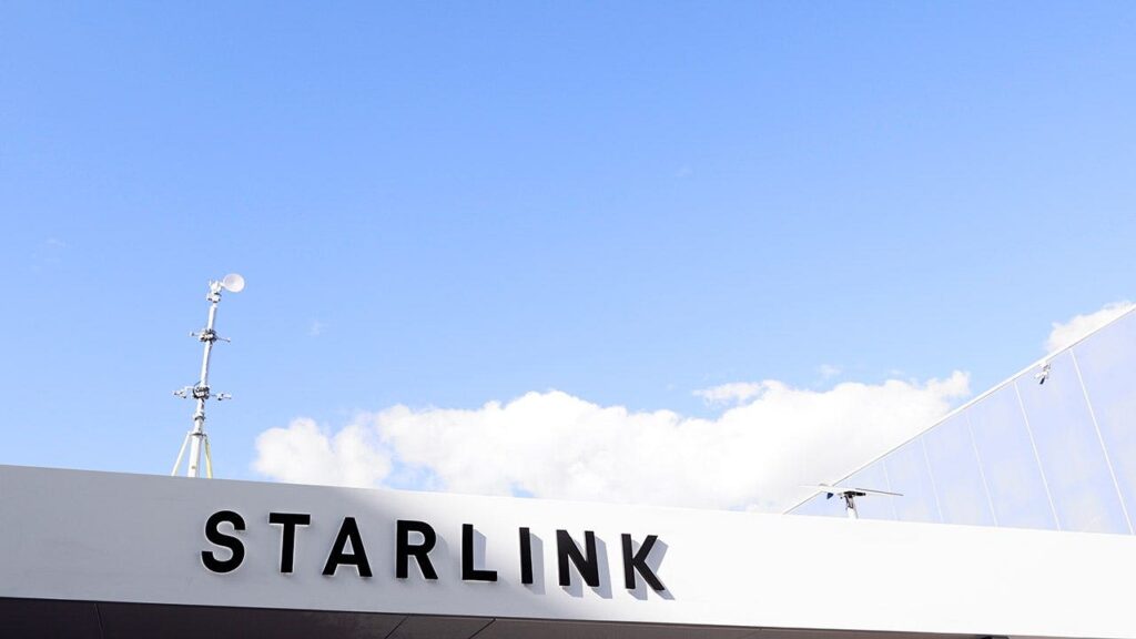 SpaceX reportedly seeks 80,000 cell sites to become a wireless carrier